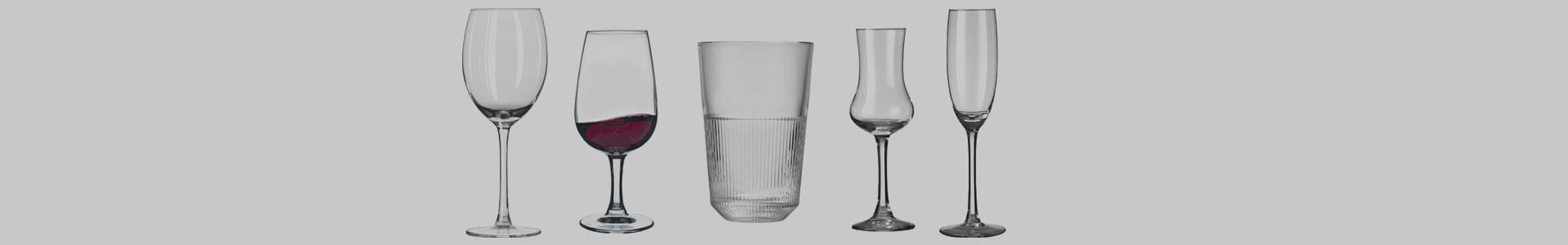 Verschiedene Gläser des Herstellers Royal Leerdam stehen nebeneinander.