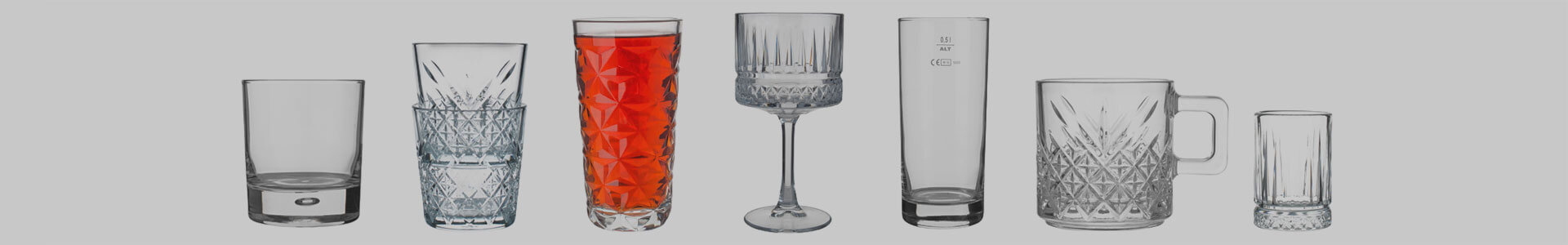 Verschiedene Gläser des Herstellers Pasabahce stehen nebeneinander.